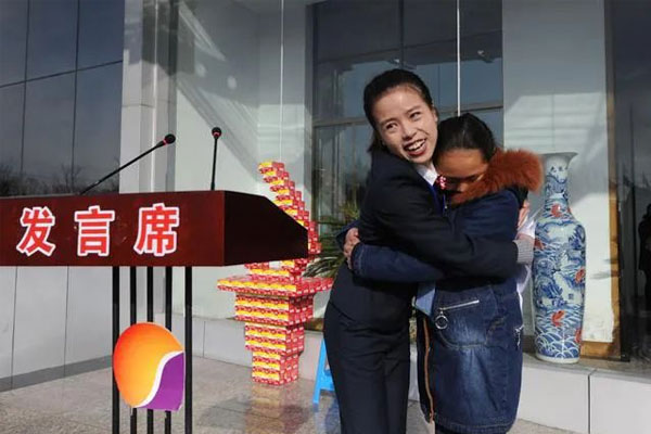 不朽情缘冬助日上葛江燕和“妹妹” 不朽情缘冬助日上葛江燕和“妹妹”