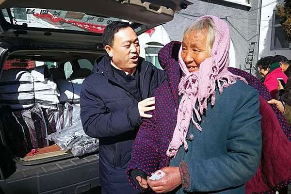 不朽情缘“敬老日”为老人送温暖 不朽情缘“敬老日”为老人送温暖